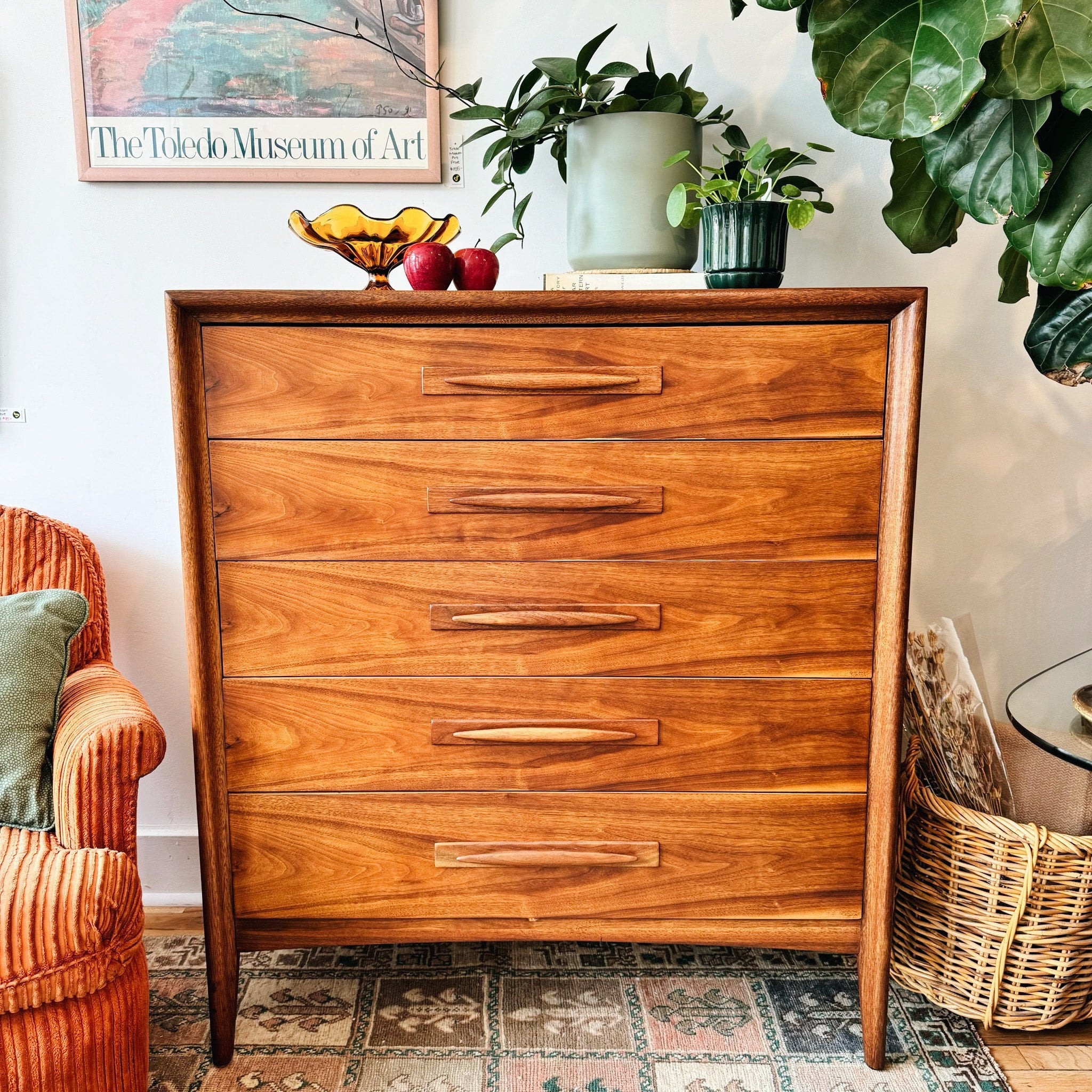 Broyhill Premier 5 Drawer Dresser carousel   folk